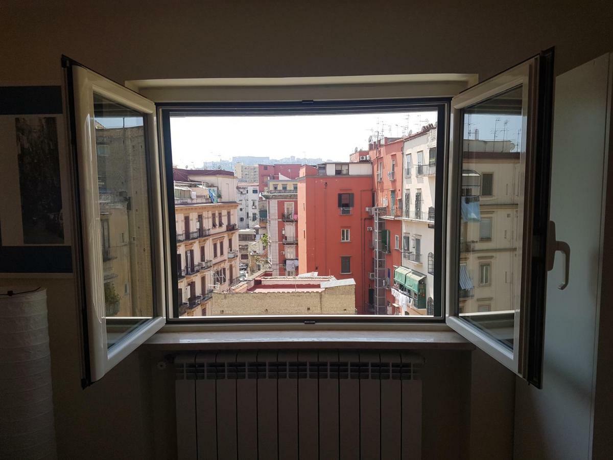 Momento Napoletano Apartment Napoli Bagian luar foto