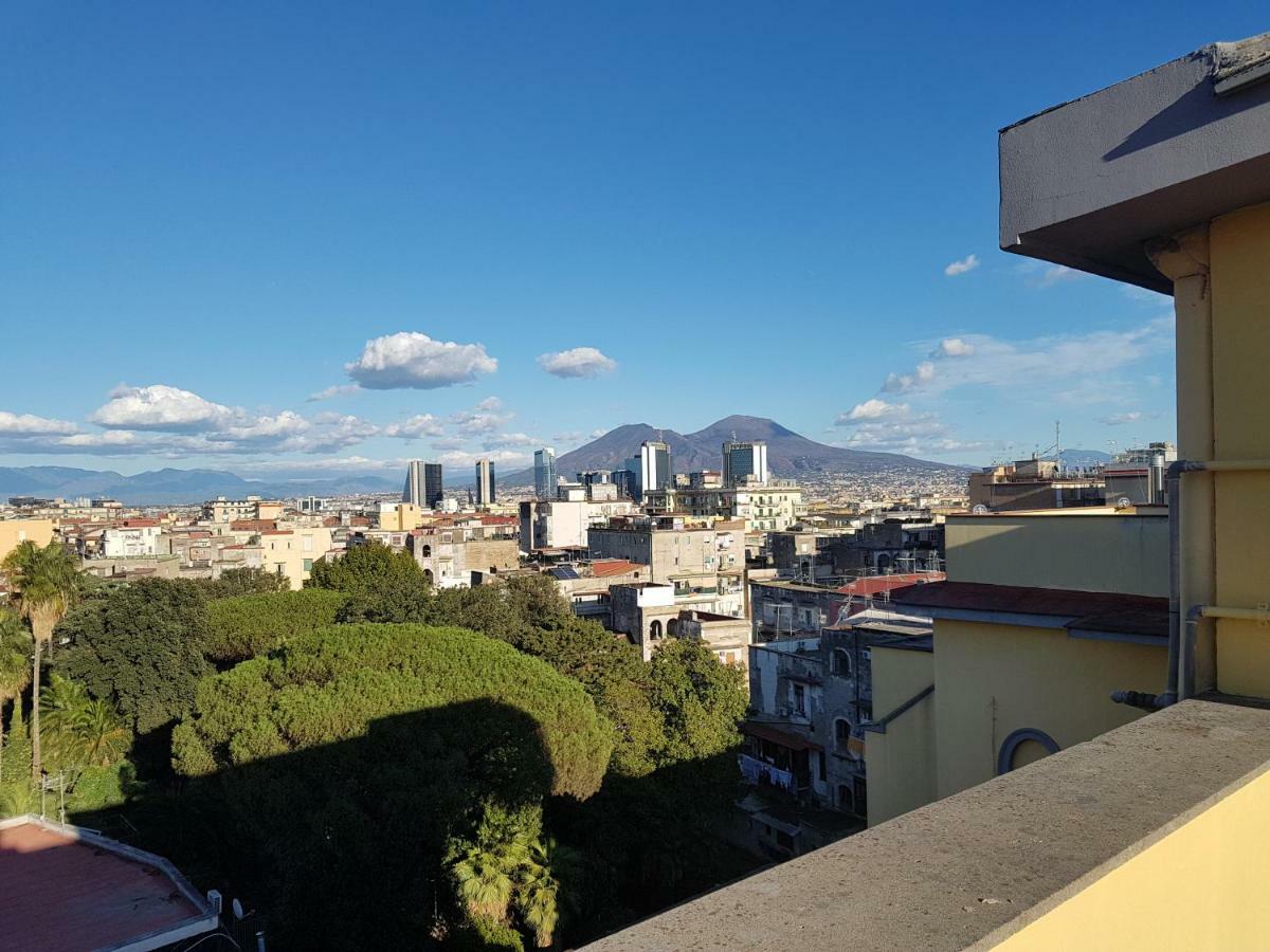 Momento Napoletano Apartment Napoli Bagian luar foto